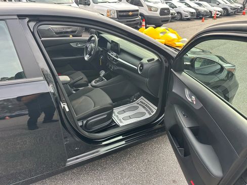 Used 2024 Kia Forte LXS image 10