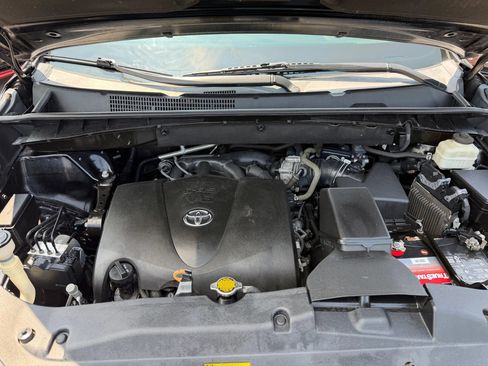 Used 2017 Toyota Highlander Plus AWD/4WD image 28