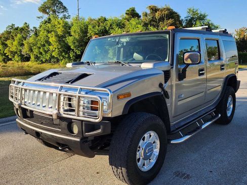 Used 2003 HUMMER H2 w/ Preferred Equipment Group image 2