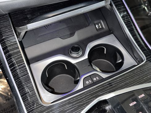 Certified 2024 BMW X7 M60i w/ Executive Package image 30