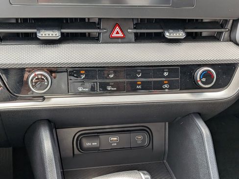 Used 2025 Kia Sportage LX image 24