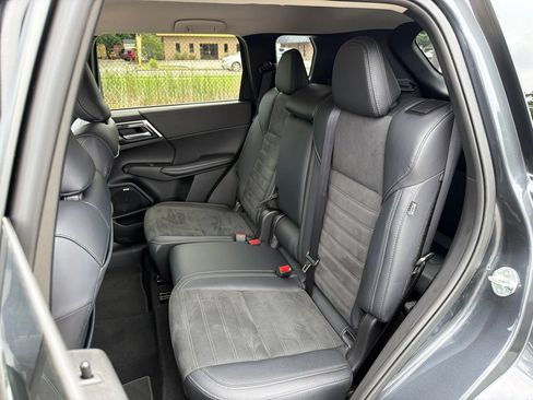 Used 2025 Mitsubishi Outlander SE AWD/4WD image 19