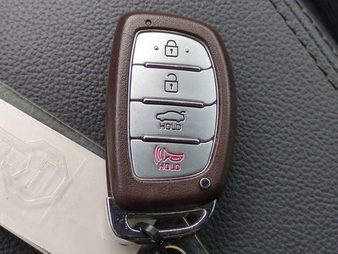 Used 2017 Hyundai Elantra Value Edition image 25