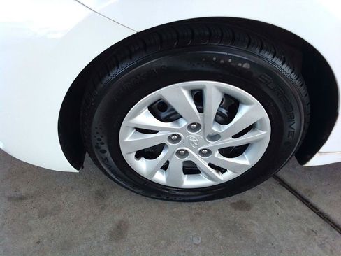 Used 2019 Hyundai Elantra SE FWD image 21