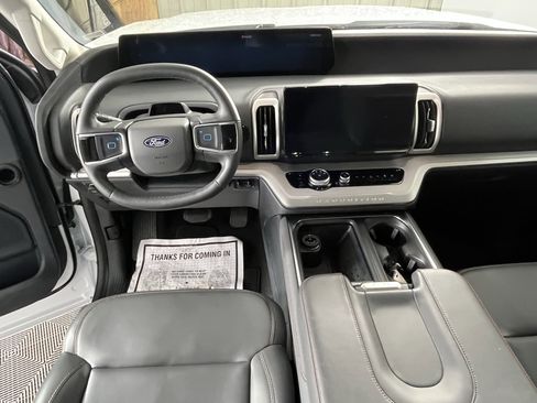 Used 2025 Ford Expedition Active image 12