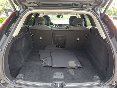 Used 2023 Volvo XC60 B5 Plus AWD/4WD image 27