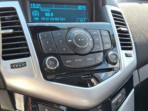 Used 2014 Chevrolet Cruze LT image 18
