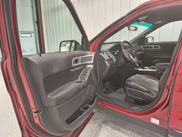 Used 2015 Ford Explorer XLT w/ Equipment Group 202B AWD/4WD image 10