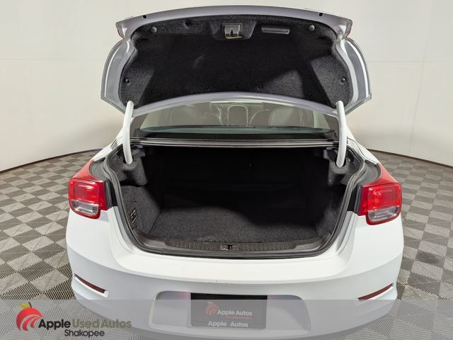 Used 2015 Chevrolet Malibu LT w/ Power Convenience Package FWD image 9