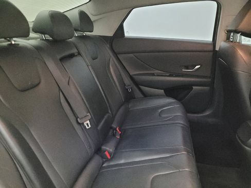 Used 2022 Hyundai Elantra Limited FWD image 19