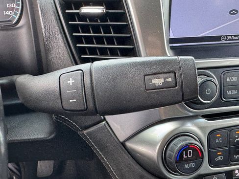 Used 2019 Chevrolet Suburban LT image 34