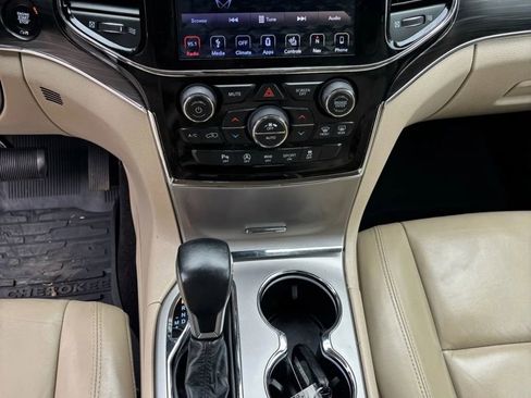 Used 2019 Jeep Grand Cherokee Limited AWD/4WD image 10