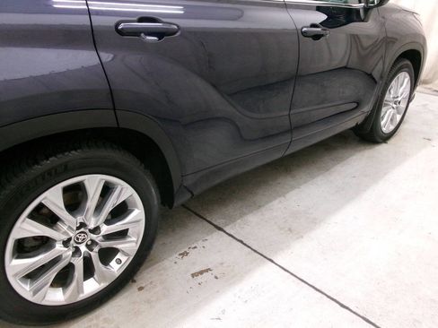 Used 2021 Toyota Highlander Limited AWD/4WD image 10