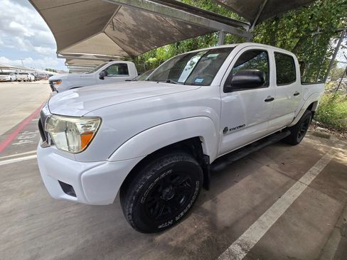 Used 2015 Toyota Tacoma PreRunner w/ SR5 Package RWD image 5