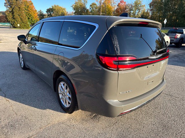 Used 2023 Chrysler Pacifica Touring-L FWD image 22