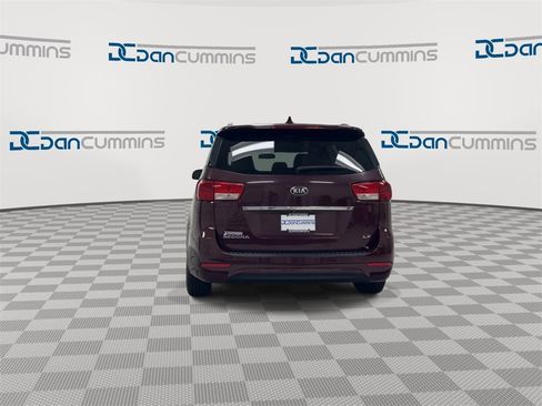 Used 2016 Kia Sedona LX image 7