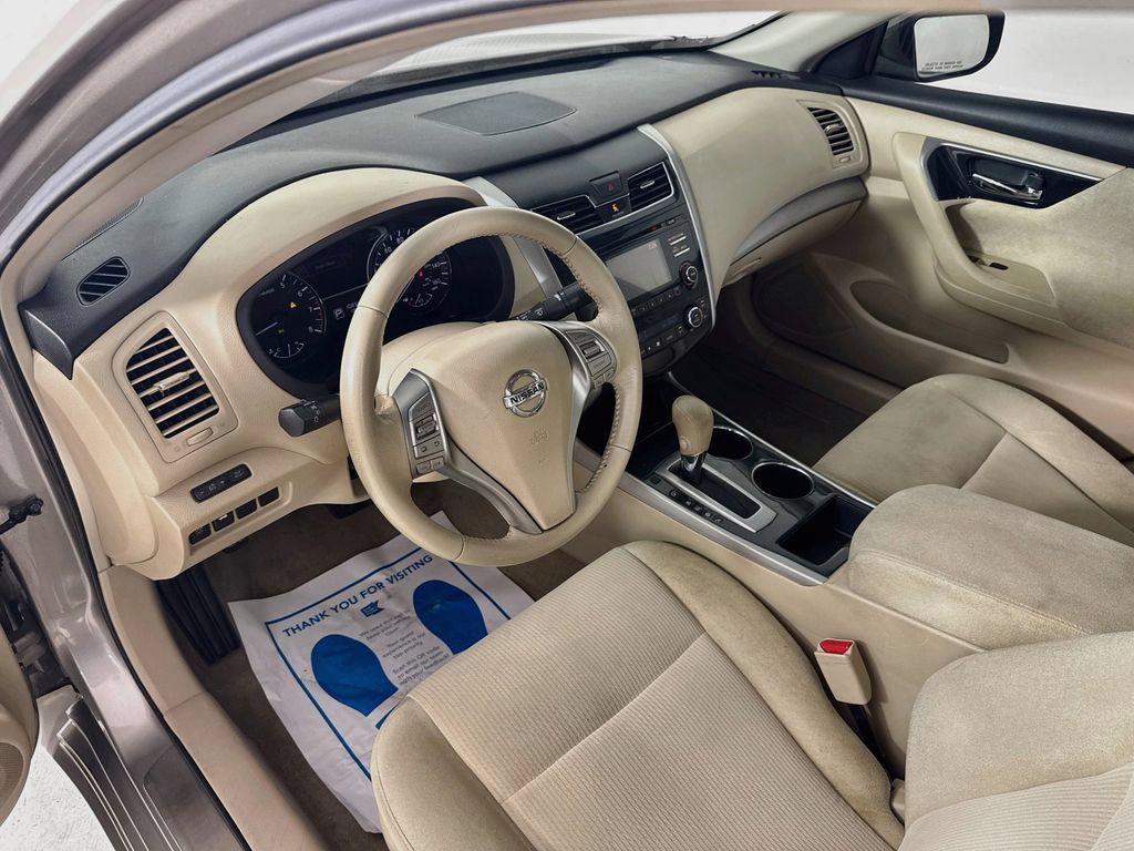 Used 2013 Nissan Altima 2.5 SV FWD image 9