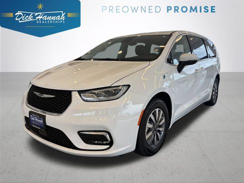 Used 2023 Chrysler Pacifica Touring-L FWD image 1