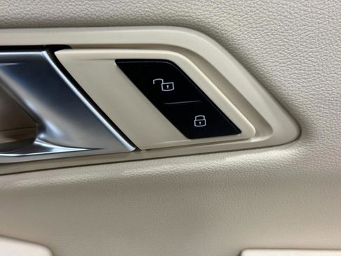 Used 2025 BMW 330i xDrive Sedan w/ Convenience Package image 21