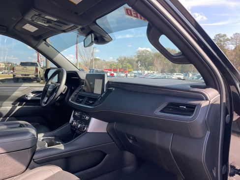 Used 2024 GMC Yukon XL SLT w/ SLT Luxury Package image 29