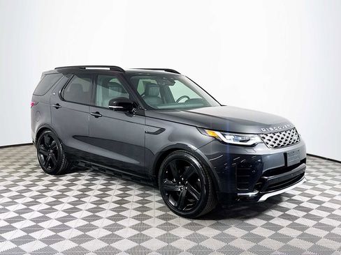Used 2024 Land Rover Discovery Metropolitan Edition image 3