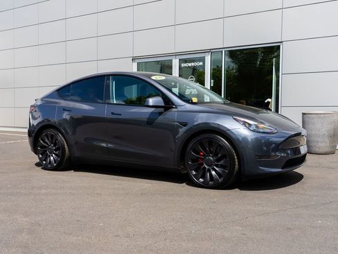 Used 2022 Tesla Model Y Performance AWD/4WD image 24