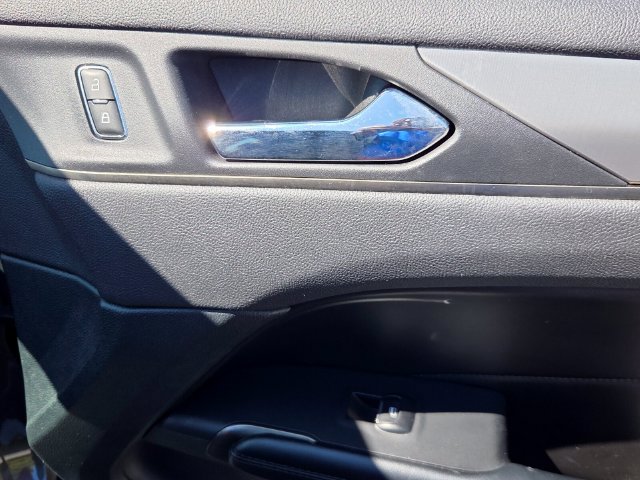 Used 2019 Lincoln MKC Premiere FWD image 13