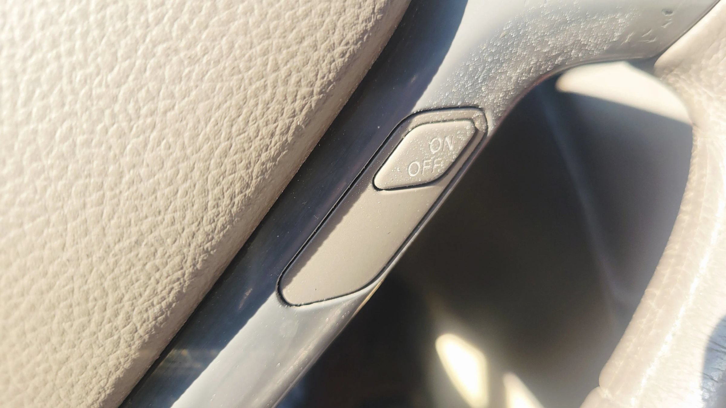 Used 2009 INFINITI G37 Convertible w/ Premium Pkg RWD image 7