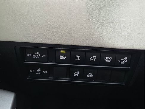 Used 2024 Toyota Tundra Capstone AWD/4WD image 19