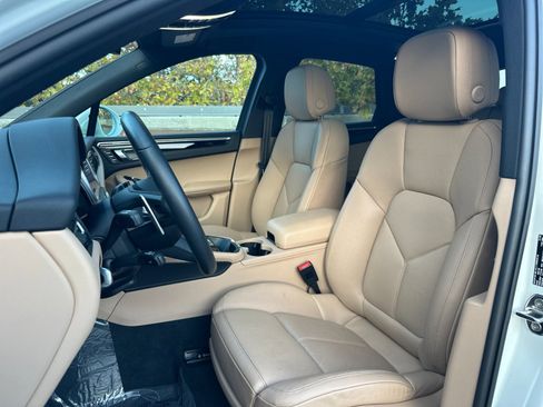 Used 2025 Porsche Macan image 5