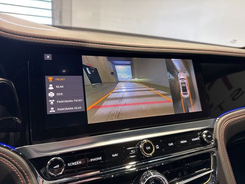 Used 2022 Bentley Flying Spur V8 image 33