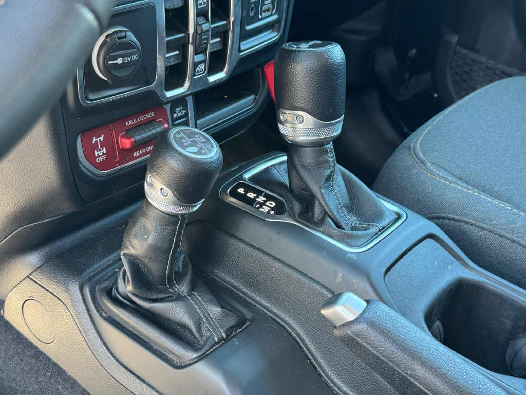Used 2024 Jeep Wrangler Unlimited AWD/4WD image 12
