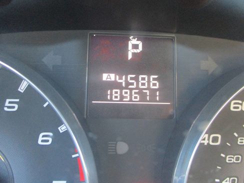 Used 2011 Subaru Outback 2.5i Premium image 12