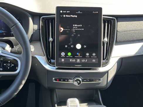 Used 2025 Volvo XC90 B6 Ultra image 16