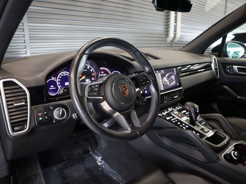 Certified 2023 Porsche Cayenne Platinum Edition AWD/4WD image 4