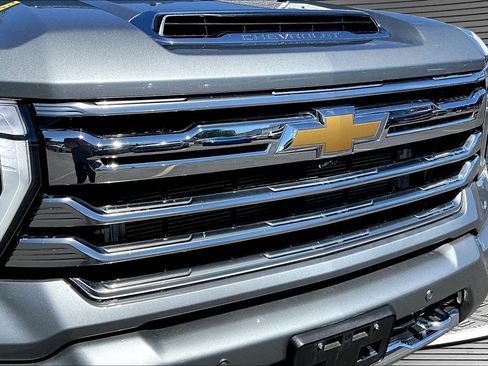 Used 2025 Chevrolet Silverado 2500 High Country w/ Technology Package AWD/4WD image 24