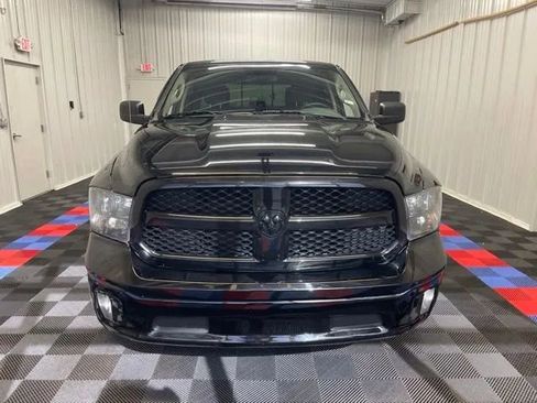Used 2019 RAM 1500 Classic SLT w/ Black Appearance Group AWD/4WD image 7