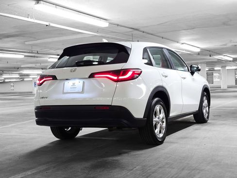 Certified 2023 Honda HR-V LX image 6