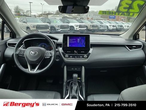Used 2023 Toyota Corolla Cross XLE w/ Convenience Package AWD/4WD image 12
