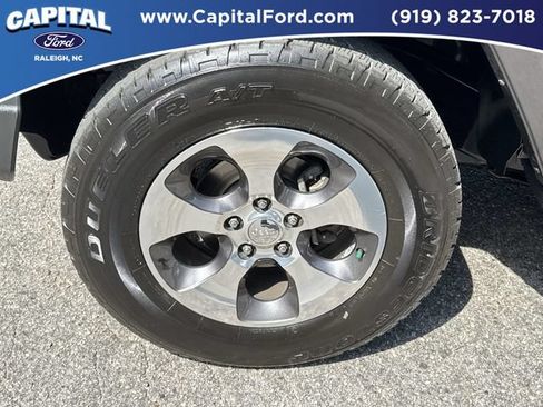 Used 2017 Jeep Wrangler Unlimited Sahara w/ Connectivity Group AWD/4WD image 13