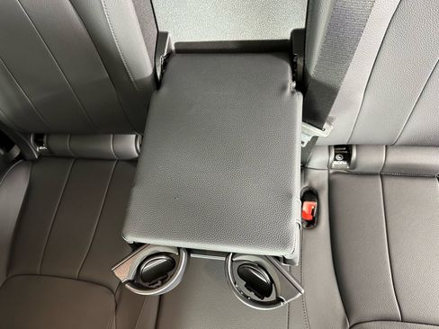 Used 2026 Mercedes-Benz GLB 250 4MATIC image 27