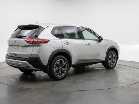 Used 2025 Nissan Rogue SV FWD image 9