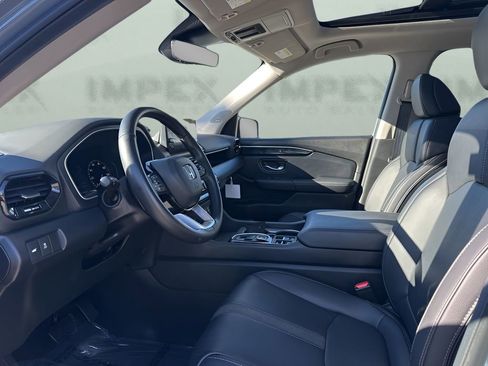 Used 2025 Honda Pilot Touring image 9