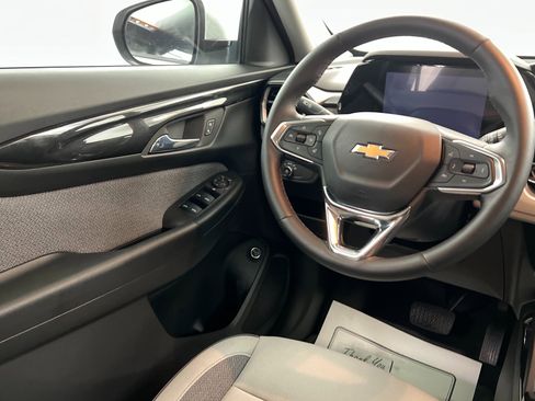 New 2025 Chevrolet TrailBlazer LT w/ Convenience Package image 12