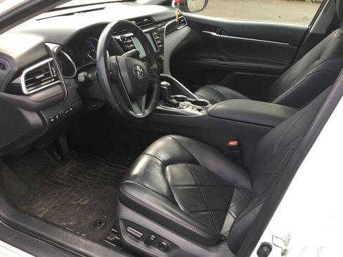 Used 2018 Toyota Camry XLE FWD image 4