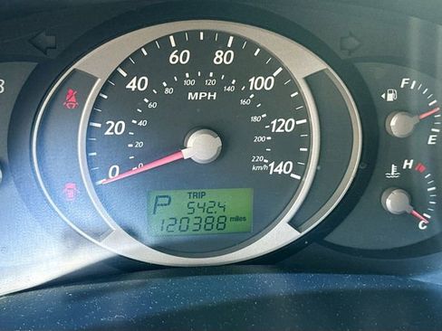 Used 2005 Hyundai Tucson GL FWD image 13