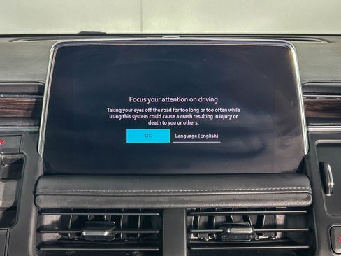 Used 2022 Chevrolet Tahoe LT w/ Luxury Package image 17