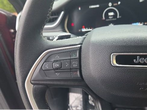 Used 2024 Jeep Grand Cherokee Altitude AWD/4WD image 28
