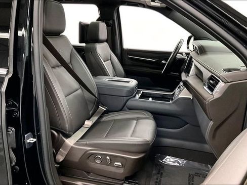 Used 2023 GMC Yukon XL Denali w/ Denali Reserve Package AWD/4WD image 8