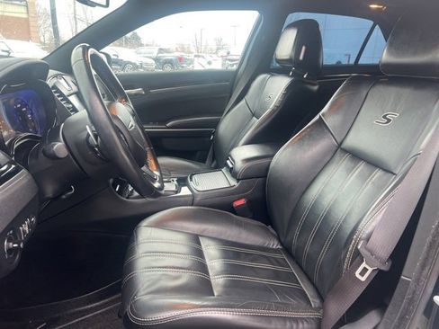 Used 2018 Chrysler 300 S image 21